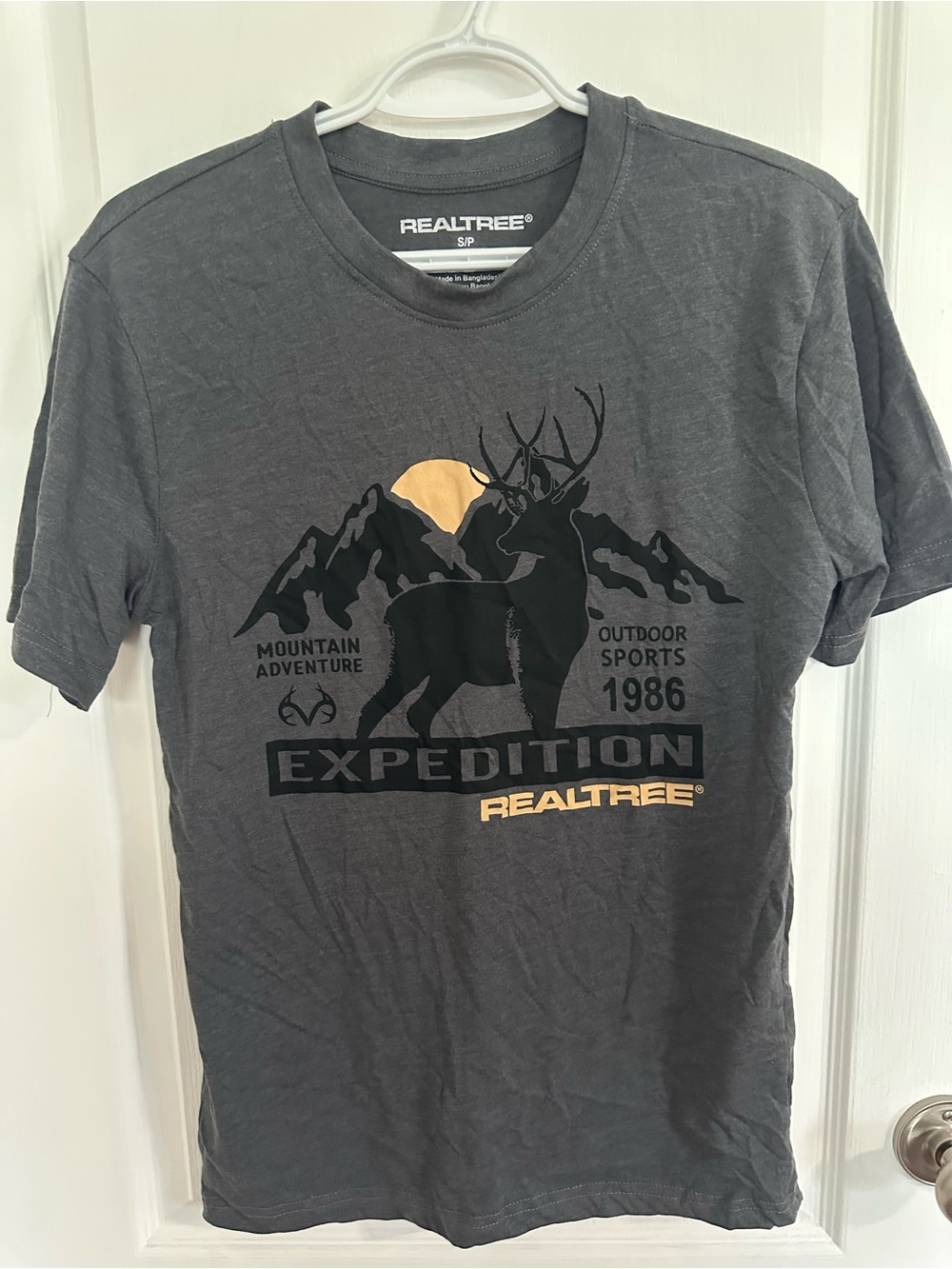 Realtree Charcoal Gray Short Sleeve Expedition Graphic Tee with Gold Accent